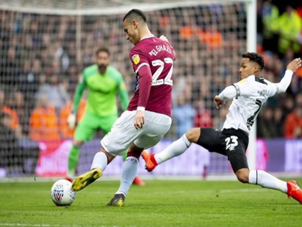 Tiền vệ con thoi là gì? Tiền vệ con thoi xuất sắc nhất hiện nay?