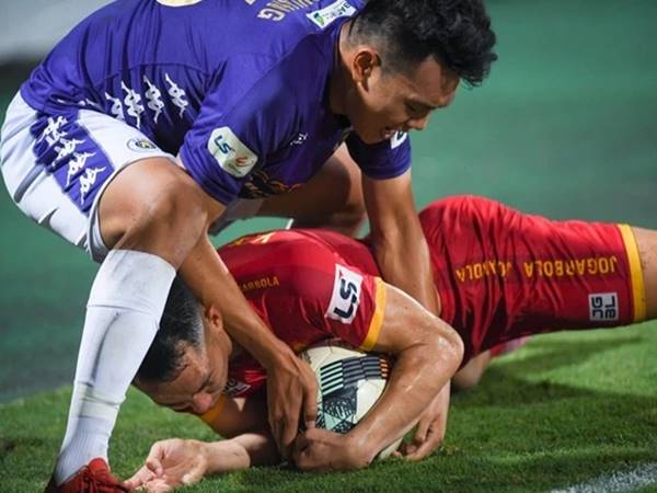 Giải mã câu giờ là gì? Nghệ thuật kéo dài thời gian trên sân cỏ